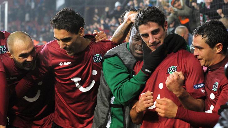 JUBEL: Hannovers Lars Stindl, Christian Pander, Moa, Didier Ya Konan og Manuel Schmiedebach. Foto: EPA/PETER STEFFEN/SCANPIX