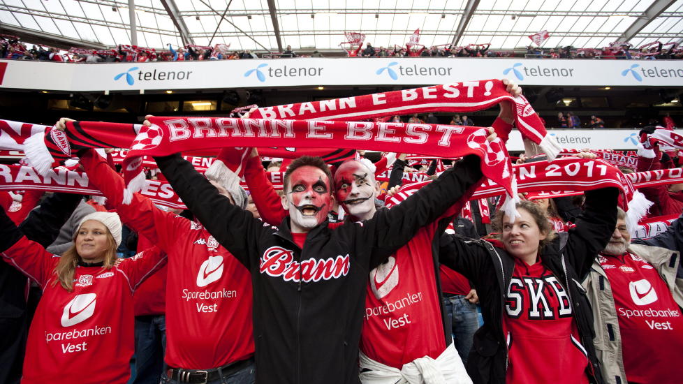 POSITIVE BERGENSERE: Brann spilte nylig cupfinale - men tapte. Mediesjef i Brann, Gorm Natlandsmyr mener en positiv sesong er grunnen til at klubben leder Klubben i mitt hjerte. Med ett d�gn igjen � stemme, ligger Brann an til seier for f�rste gang.
Foto: Svein Ove Ekornesv�g / Scanpix