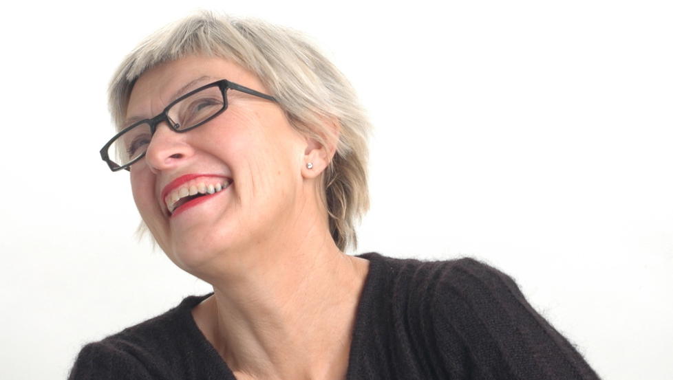 RUTINERT FORFATTER: Erna Osland har skrevet mange b�ker for voksne og barn. Kyss ein bokstav er fin novellekunst for barn. Foto: SAMLAGET