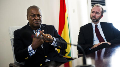 - GHANA VIL BLI SOM NORGE: Visepresident i Ghana, John Mahama m�tte denne uka n�ringsminister Trond Giske. Til Dagbladet forteller han at Ghana vil bli som Norge - de har adoptert den norske modellen, og vil at landets oljeinntekter skal komme ghaneserne tilgode.  
Foto: H�kon Eikesdal