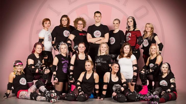 LAGET: Dette er Nidaros Roller Derbyklubb.Foto: Elisabeth Anker Jakobsen