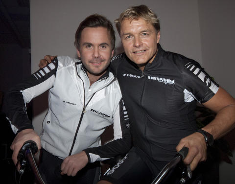 EUROPA RUNDT: TV2 sendte Dag Otto Lauritzen og Kristian �deg�rd p� lang sykkeltur for � lage program. Foto: Per L�chen / Scanpix