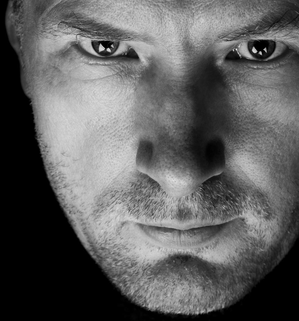 AMBISI�S: - M�jkets hejje er et kunstprosjekt og et litter�rt prosjekt, sier Bjarte Bj�rkum som siden i h�st har rykket inn merkelige rubrikkannonser i aviser over hele Norge. Foto: Privat