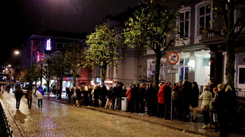 DROSJEKØ: I Bergen. Drosjekøene er typiske arnesteder for utelivsbråk. FOTO: PAUL S. AMUNDSEN DROSJEKØ: I Bergen. Drosjekøene er typiske arnesteder for utelivsbråk. FOTO: PAUL S. AMUNDSEN