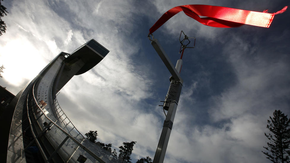 STERK VIND: Det skal v�re sterk vind i Kuusamo, og kombinertrennet i hopp ble dermed avlyst i formiddag. REUTERS/Kai Pfaffenbach (AUSTRIA)