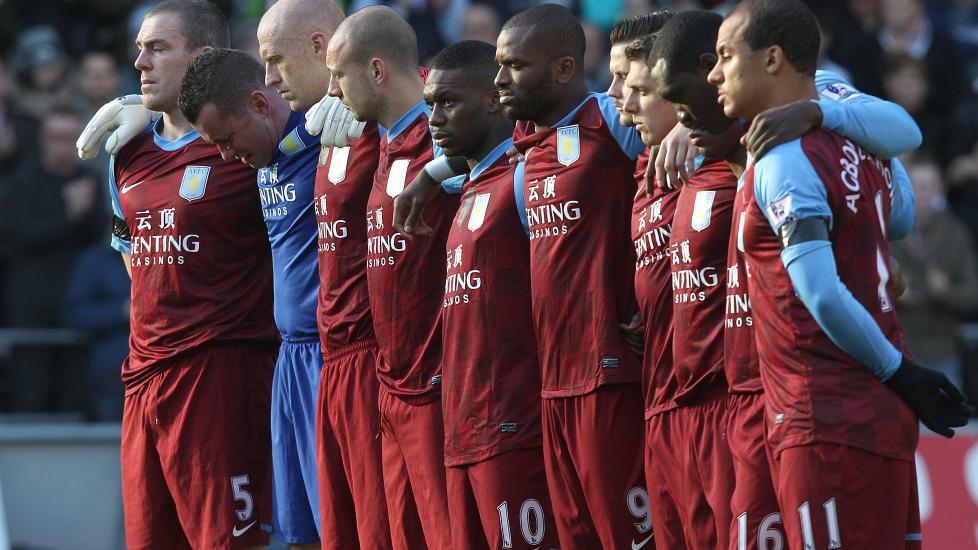 S�RGENDE: Shay Given hadde det tydelig t�ft f�r kampen, men valgte � spille dagens Premier League-kamp. Foto: John Walton/PA