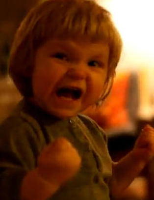 Den lille, norske jentas onde latter er blitt en YouTube-hit