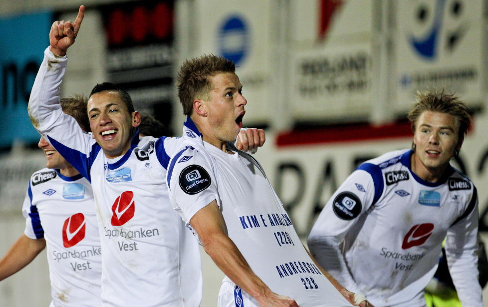 JUBELKVELD: Haugesund rundet av nok en sterk sesong med � h�vle over Str�msgodset i ruskev�ret p� Haugalandet.Foto: Jan K�re Ness / Scanpix