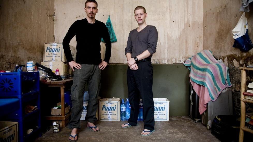 HOLDT SEG INNEND�RS:  Mens ti fanger flyktet i g�r kveld, holdt Tjostolv Moland og Joshua French seg inne p� cella si. Foto: Tore Bergsaker/Dagbladet