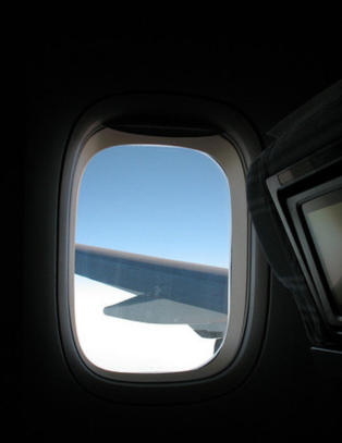 Irritererende at vinduet p� flyet er for lite og sitter for h�yt?