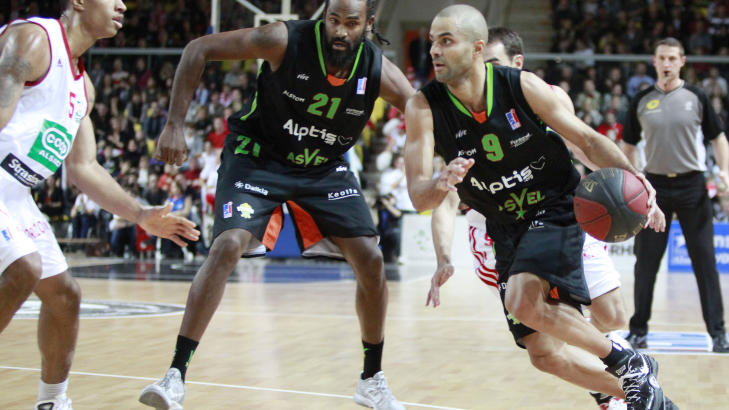 SNART NBA?: Tony Parker og de andre NBA-spillerne er forh�pentligvis snart klare for en ny sesong. FotO:  AFP PHOTO MARC-ANTOINE BAUDOUX