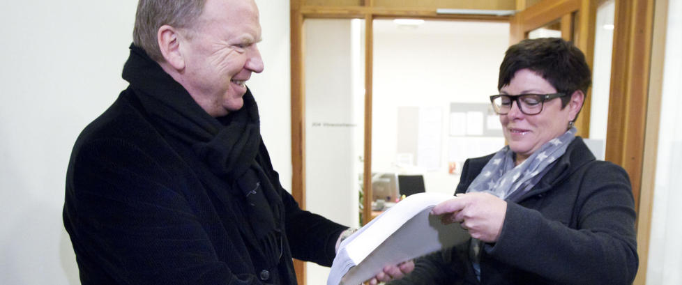 KONKLUDERTE: Torgeir Husby leverte den rettssakkyndige rapporten til  Nina Opsahl klokka 09.00 i dag. I rapporten konkluderer han og kollega Synne S�rheim med at Anders Nehring Breivik er strafferetslig utilregnelig. Det overrasket bistandsadvokat Tore �ydne. Foto: Heiko Junge / Scanpix