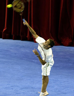 Federer st�tter Nadal i kampen mot bl� grus
