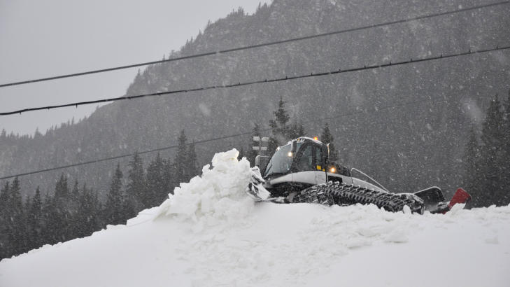 KVITFJELL: I Kvitfjell var to heiser og to bakker ferdig preparert til �pningen 19. november. Foto: ESKIL SOLBERG