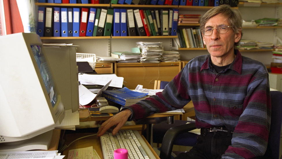 OVERRASKET: Psykologiprofessor Svenn Torgersen mener det som hittil har kommet fram om Anders Behring Breivik ikke skulle tilsi at han er paranoid schizofren. Foto: Tomm W. Christiansen