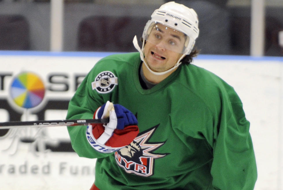 TILBAKE MED SCORING: Zuccarello Aasen var tilbake p� isen med scoring, uten at det hjalp laget. Foto: AP Photo/Bill Kostroun