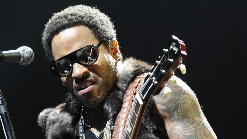 TIL NORGE: Lenny Kravitz kommer til Frognerbadet og Bergenhus festning neste sommer. Foto: AFP PHOTO / BERTRAND GUAY