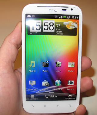 DIGER: HTC Sensation XL har 4,7-tommers skjerm.  Foto: Marius Valle, Mobili.no