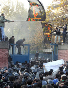 Frykter bombing av Iran etter ambassadestorming