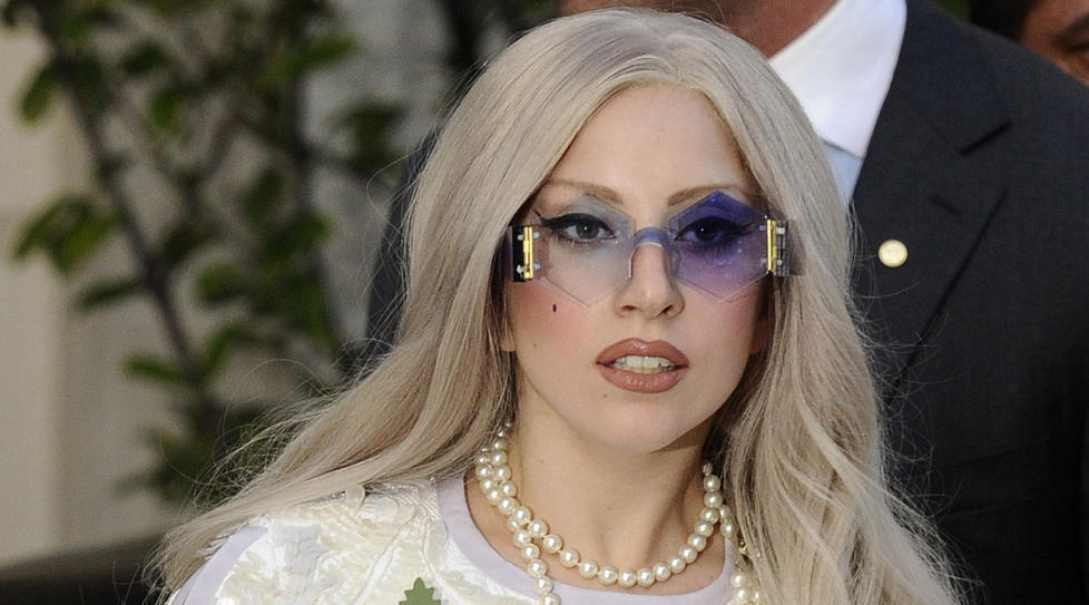 KREATIV: Lady Gaga er nesten like kjent for sin spesielle stil, som for musikken sin. Foto: Stella Pictures