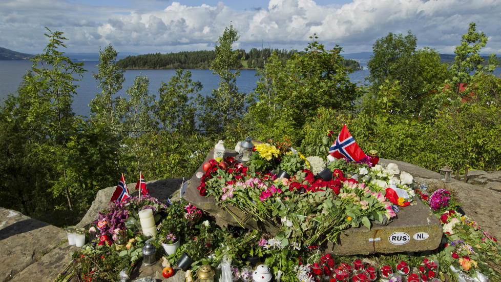 P� KRIGSSTIEN: �Mer demokrati, mer �penhet�,  l�d statsministerens appell etter massakeren p� Ut�ya. N� mener kommentator Kjetil Rolness at den unge venstresiden er p� krigsstien etter bare fire m�neders fredningstid. Foto: Berit Roald / Scanpix
