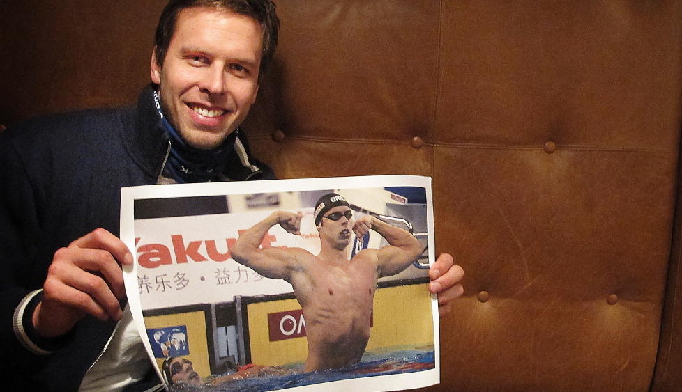 STOLT: Alexander Dale Oen er stolt av �yeblikket og VM-gullet i Kina 24. juli. Med terrorangrepet mot Norge var det vanskelig � fokusere p� oppgavene. N� ser han fram mot OL neste �r. Foto GUNNHILD TOLDNES / DAGBLADET