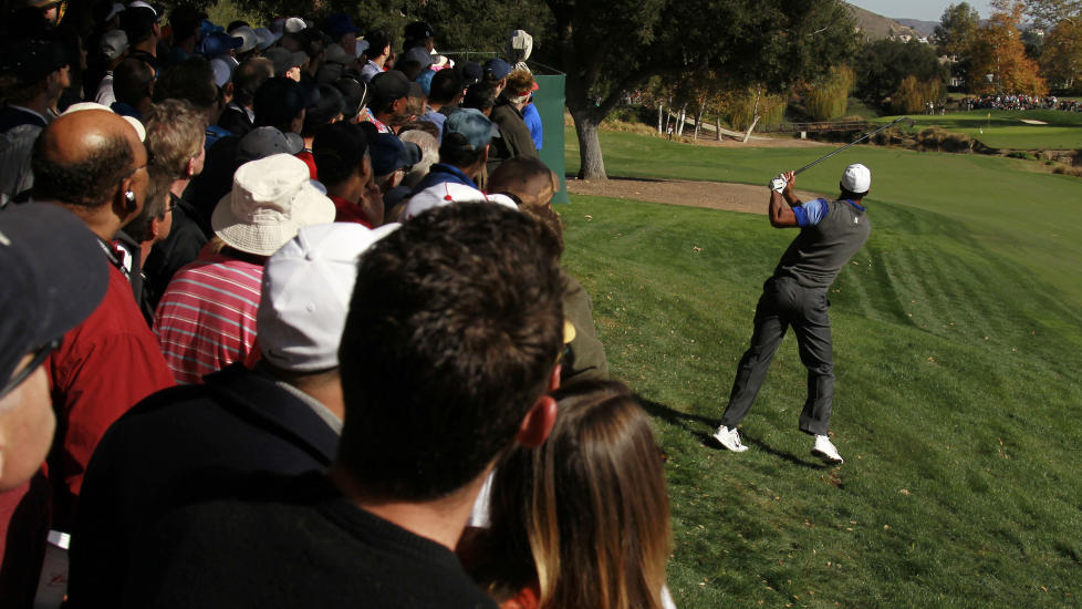 GLIMT AV GAMMEL STORHET: Tiger Woods er �tte slag under par etter 2. runde av Thousand Oaks. (AP Photo/Danny Moloshok)