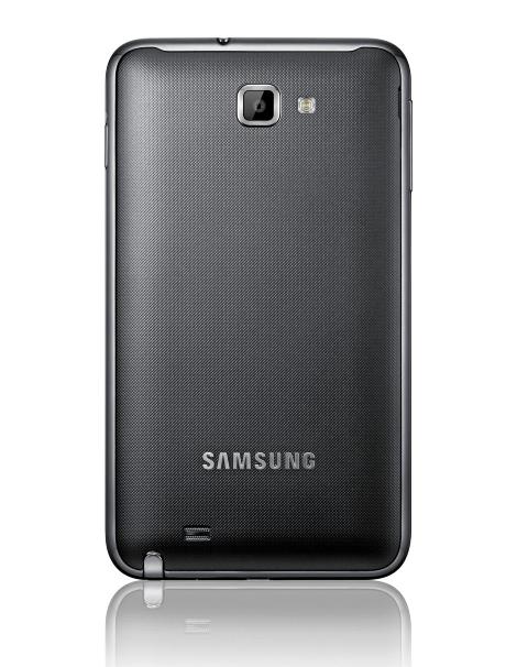 STILIG: Galaxy Note er under en centimeter tykk. Det bidrar til at den i praktisk bruk ikke f�les stor. Foto: produsenten