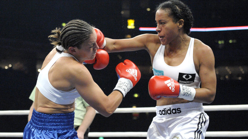 SNYTT: Seerne fikk ikke se dommeren d�mme teknisk knockout-seier til Br�khus i kampen mot Kupihea. Foto: AP Photo/Heikki Saukkomaa