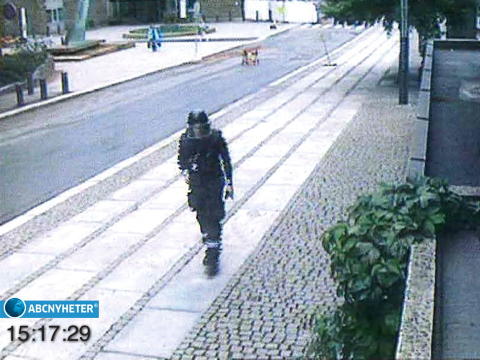 TROR HAN ER KORSFARER:I sin forklaring til politi klokken 20.15. den 22.07.11 sier Anders Behring Breivik at han er kommand�r og sier videre �vi er korsfarer og nasjonalister�. Breivik sier at de p�klagede handlinger samme dag er et uttrykk for starten p� en sv�rt blodig borgerkrig. Han hevder i samme forklaring at �Knight Templar Norge� har gitt myndighet til � henrette A- B- og C-forr�dere, og at organisasjonen er den �verste milit�r-, politi- og politiske myndighet i Norge. Foto: ABC NYHETER