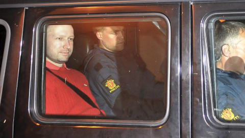 SNAKKER OM DET SAMME HELE TIDEN: N�r han gis anledning til � fortelle fritt, oppholder Breivik seg uavbrudd kretsende rundt de samme temaene. Han forteller om og om igjen de samme detaljer knyttet til sitt eget ridderskap, radikaliseringsprosessen, organisasjonen �Knight Templer�, kommende statskupp og maktovertakelse i Norge og Europa, skriver de sakkyndige. Foto: JON-ARNE BERG-JACOBSEN/SCANPIX