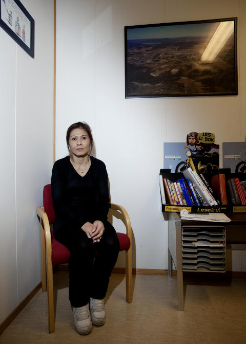 SYK AV PRESSET: En av de ansatte, Sangwan, sier hun har f�tt problemer med ryggen p� grunn av alt arbeidspresset. N� er hun 50 prosent sykemeldt. Men fortsatt krever sjefen at hun m� vaske 12 rom hver dag.

&mdash;Men det klarte jeg ikke, og da fikk jeg beskjed fra sjefen at jeg heller burde sykmelde meg 100 prosent, forteller hun. Foto: ANITA ARNTZEN/DAGBLADET