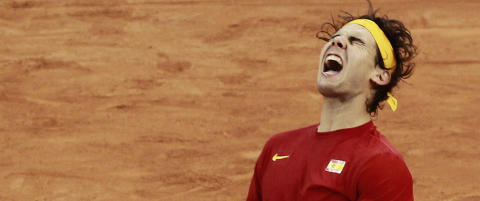 Nadal slo tilbake etter � ha blitt rundspilt i f�rste sett
