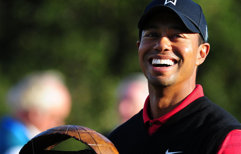 TRIUMF: Tiger Woods kunne endelig juble etter en etterlengtet seier. Foto: PHOTO / Frederic J. BROWN