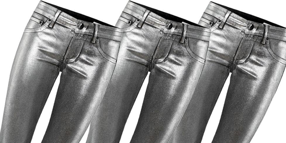 JEANSTRENDER: Metalliske stoffer er veldig trendy i vinter, ogs� n�r det gjelder jeans. Foto: produsenten