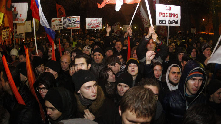 STOR DEMONSTRASJON: Her h�rer demonstrantene p� appeller som ble holdt under demonstrasjonen i Moskva. Foto: SCANPIX/REUTERS
