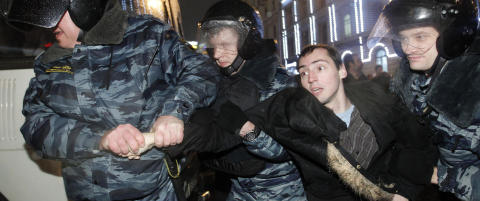 - Over 300 demonstranter p�grepet