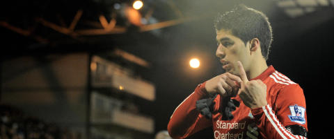 Her gir Suarez Fulham-fansen fingeren