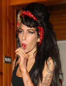Nå kan du kle deg som avdøde Amy Winehouse