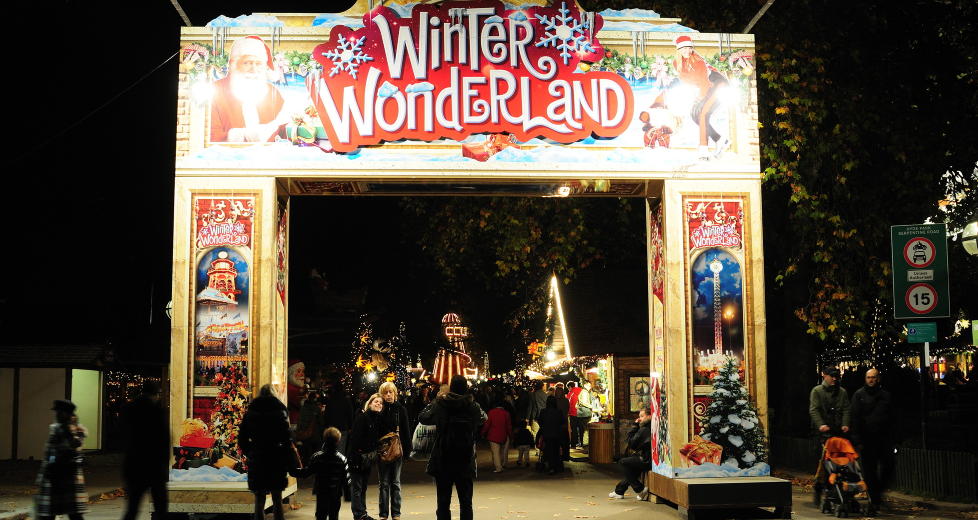 SIGNALEFFEKT: Inngangen til �Winter Wonder Land� levner ingen som helst tvil om hva markedet handler om: Jul, opp og i mente. Foto: MARIANNE WIE