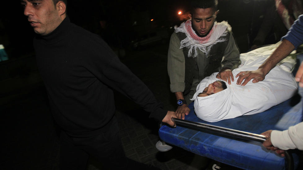 ANGREP: En 22 �r gammel palestiner ble drept og fem andre s�ret i et israelsk flyangrep mot Gazastripen natt til i dag. Foto: AFP PHOTO/MOHAMMED ABED/SCANPIX
