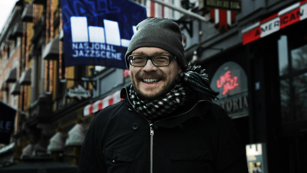 BUGGE WESSELTOFT:  Etter et langt samliv med jazztradisjonen kommer endelig Bugge Wesseltoft med egne versjoner av et knippe eviggr�nne jazzstandarder - alene ved flygelet. FOTO: STEINAR BUHOLM/DAGBLADET