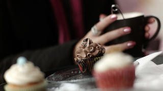 STAVANGERKOS: B�ker & b�rst serverer  byens beste chai latte med fargerike cupcakes. Foto: TOMMY ELLINGSEN