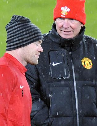 - Bakfull Rooney skuffet Ferguson p� trening