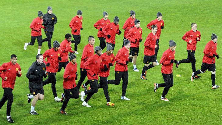 KNIVEN P� STRUPEN: Denne gjengen spiller med ikke s� rent lite press p� seg i kveld. Manchester United er nemlig ute av Champions League med tap mot Basel.Foto: SCANPIX/EPA/WALTER BIERI