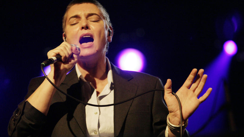 DEPRIMERT: Sinead O'Connor legges inn for depresjon, men lover at hun er tilbake, frisk som en fisk, om f� uker. Foto: Sashca Schuermann / AFP Photo / Scanpix