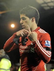 FA sikter Suarez etter at han viste fingeren til Fulham-fansen
