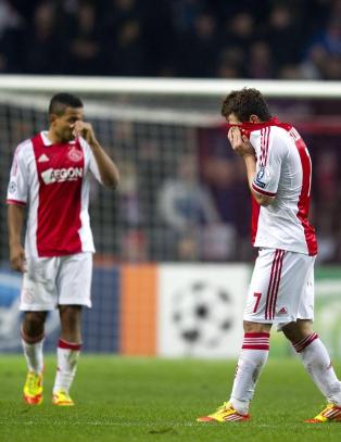 Ajax hadde tre poeng og syv m�ls forsprang - ble sl�tt ut