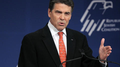 DALER P� MENINGSM�LING: Rick Perry, en av republikanerens presidentkandidater, daler p� meningsm�lingene. Spesielt en rikssendt TV-tabbe har v�rt utslagsgivende. N� f�r man se hvordan hans utspill om homofile vil p�virke velgerne. Alex Wong/Getty Images/AFP