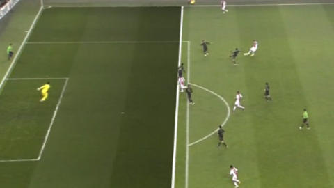 ANNULLERING 1: Ajax f�rste offsided�mte scoring. Ajax-spilleren p� linja tok returen og satte ballen i m�lSkjermdump: Viasat.